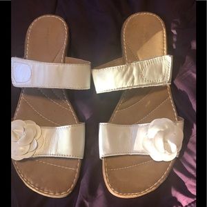 Easy spirit flower sandals